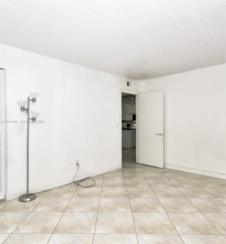 Building Photo - 1801 S Treasure Dr