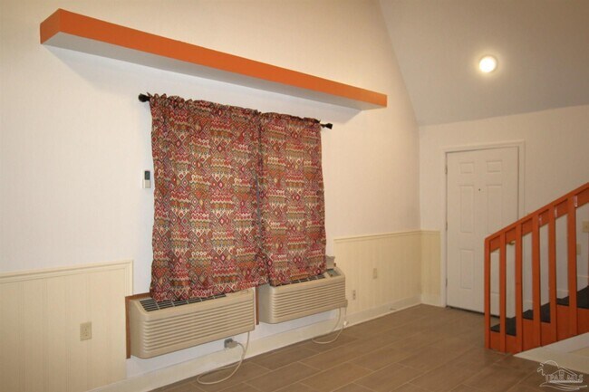 Foto del edificio - 2435 E Johnson Ave