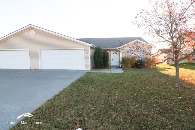 Foto del edificio - Comfortable 3 bedroom 2 bathroom duplex lo...