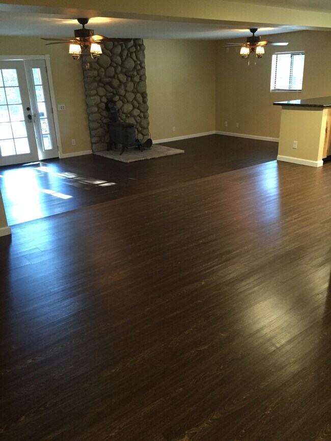 Foto del edificio - 54707 Pine Crest Ave