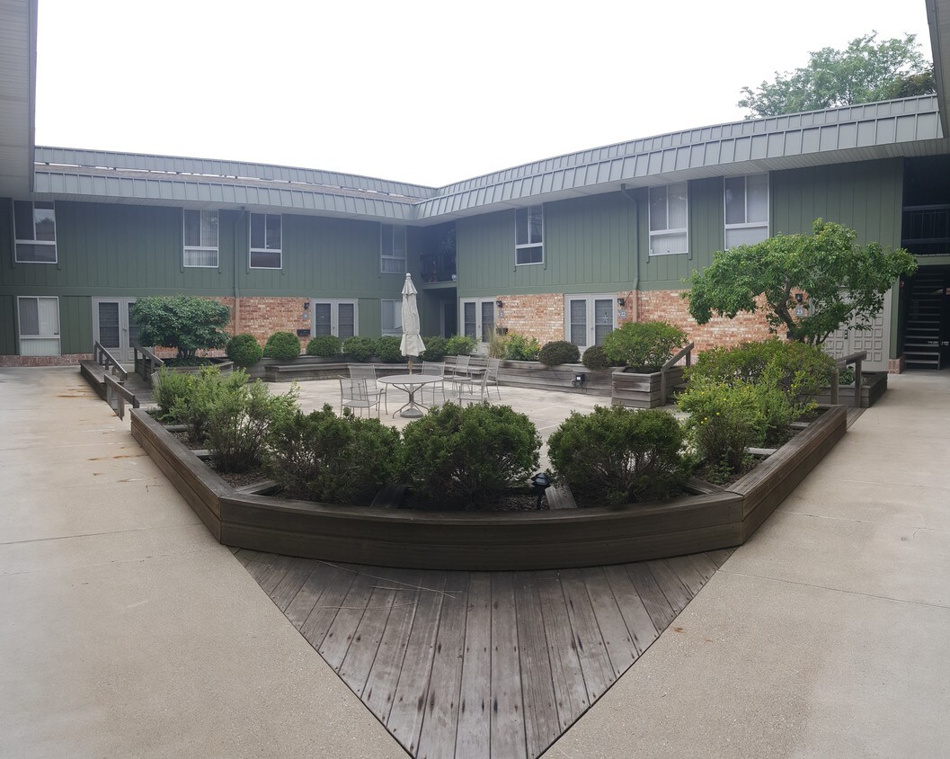 4117 W Rivers Edge Cir, Brown Deer, WI 53209 Apartments in Brown Deer