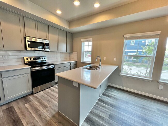 Foto del edificio - Beautiful 3 bed, 3 bath Townhome in West W...