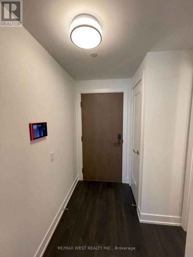 Photo du bâtiment - 30 Inn On The Pk Dr