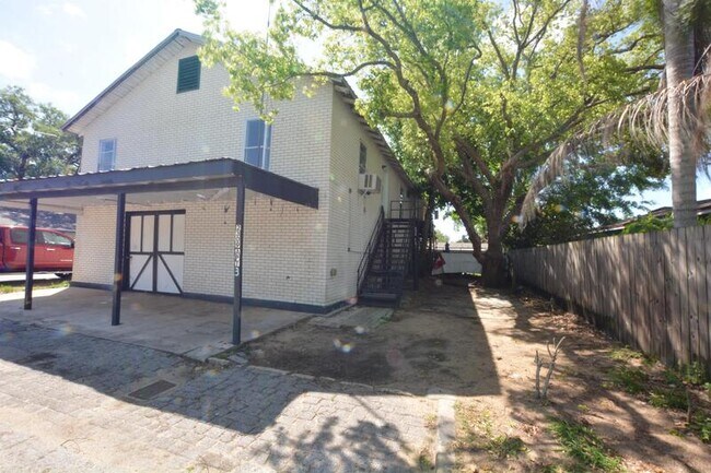 Building Photo - 2112 1/2 Melbourne Ave