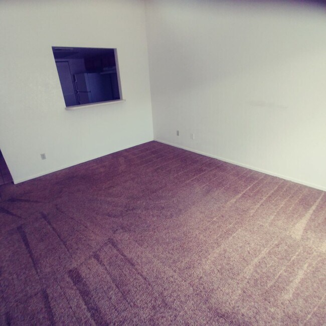 Building Photo - Single Story Townhome with 2 car attached ...