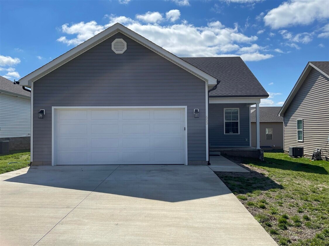 653 Cherry Blossom Rd, Bowling Green, KY 42103 House Rental in