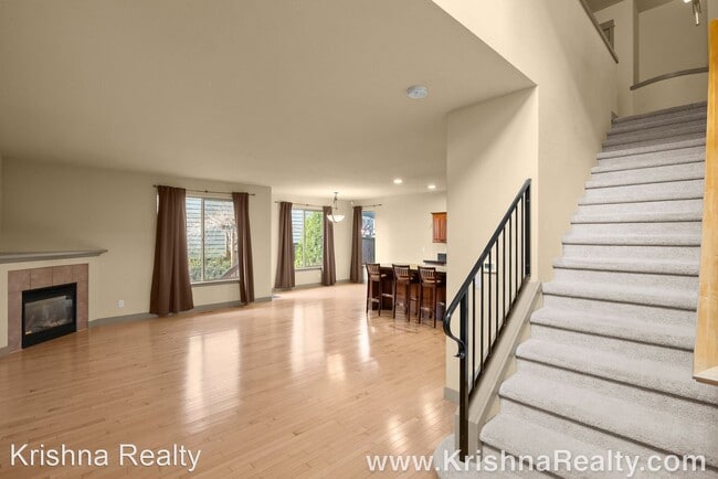 Foto del edificio - 4 br, 2.5 bath House - 2535 NW Parnell Ter...