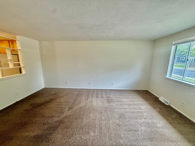 Building Photo - 1083 Winona Dr
