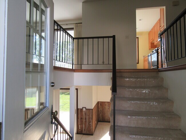 Building Photo - 651 Buckthorn Ter