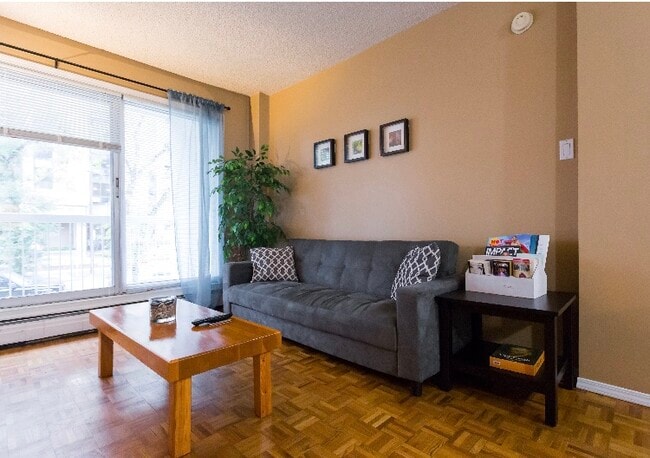 Photo du bâtiment - 1337-1313 13 Ave SW
