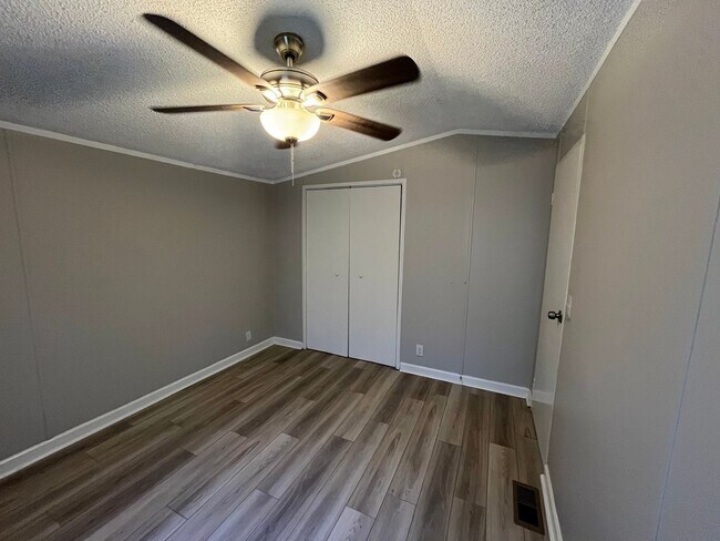 Foto del edificio - 6803 Waters Ave