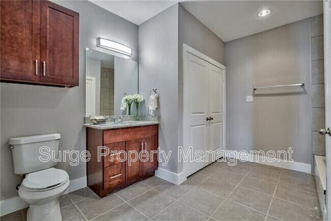 Foto del edificio - 13609 Pinnacle Cir W