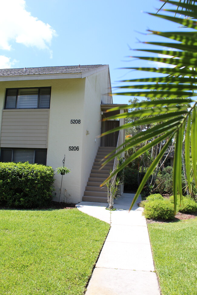 Upstairs Unit - 5208 Harpers Croft