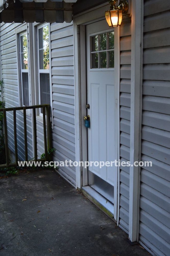 Building Photo - Downtown Columbia Triplex