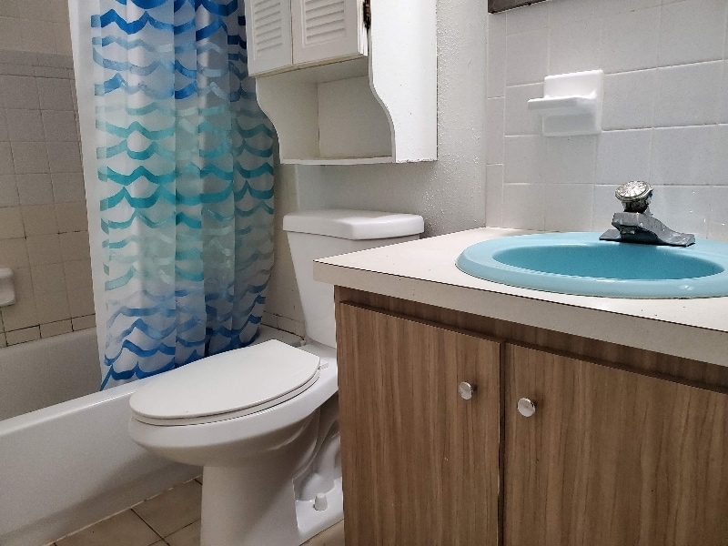 Building Photo - 820 Pineland Ave