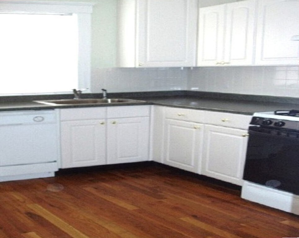 Primary Photo - 204 Cedar St