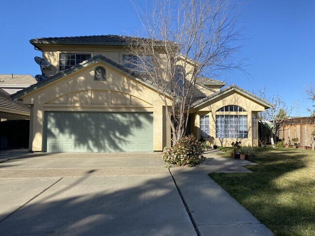 Building Photo - 305 Cecelio Way