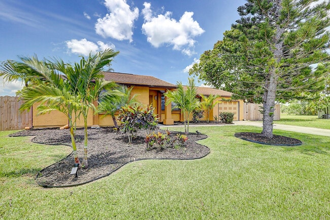 Building Photo - 2070 SE West Dunbrooke Cir