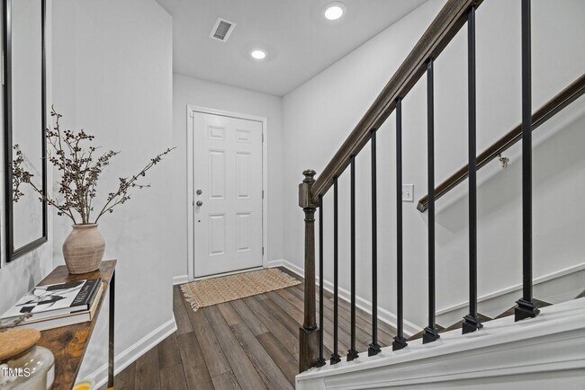 Foto del edificio - Beautiful Townhome!