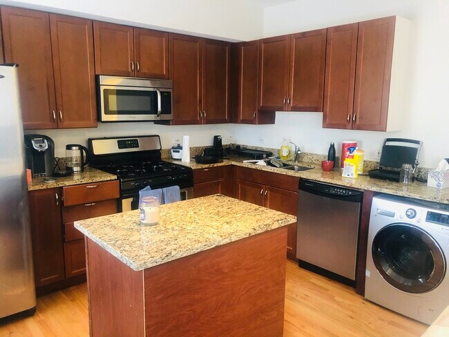 Foto del edificio - 3501 N Racine Ave