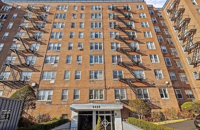 Building Photo - 5425 Valles Ave