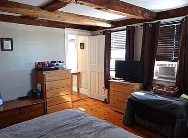 Foto del edificio - 12 Portland Ave