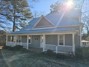 Building Photo - 228 Charlotte Ave