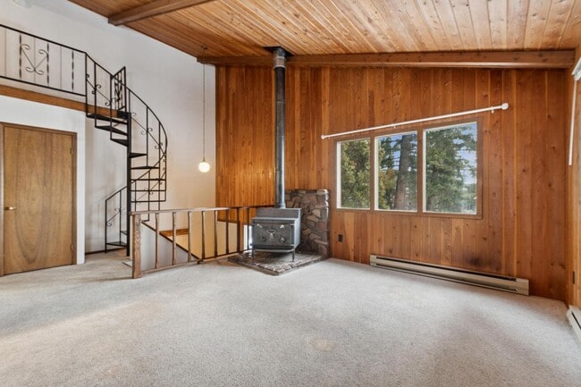 Building Photo - Wisconsin Townhome