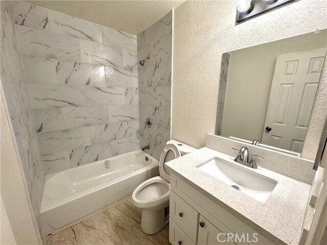 Foto del edificio - 16214 Juniper St