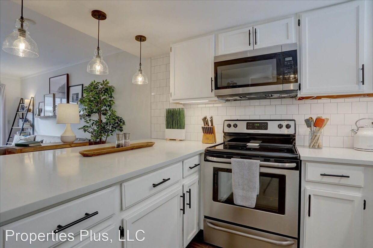 Primary Photo - 2 br, 2.5 bath House - 6590 W 84th Circle ...