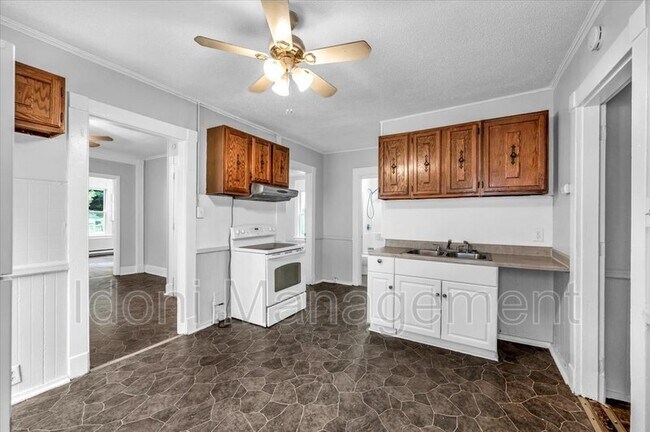 Building Photo - 136 Griggs St