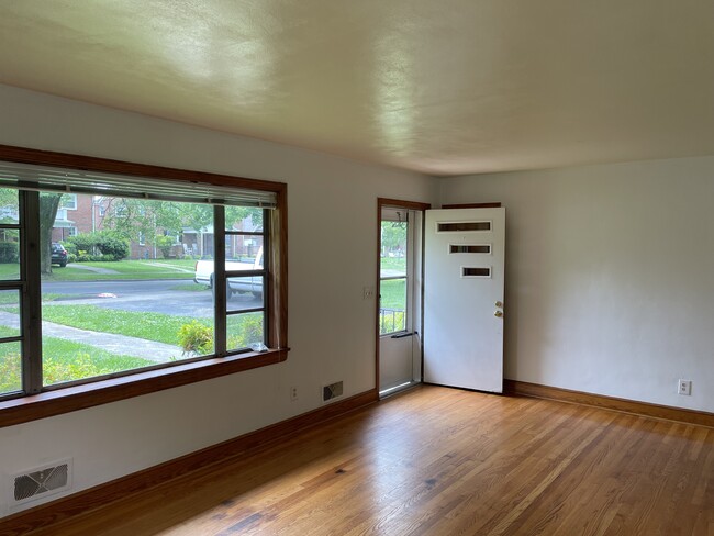 Foto del edificio - 2249 Memorial Ave SW