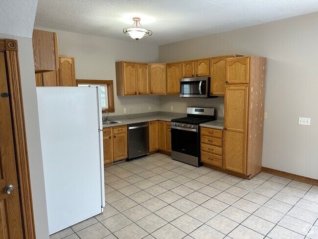 Building Photo - 465 3rd Ave
