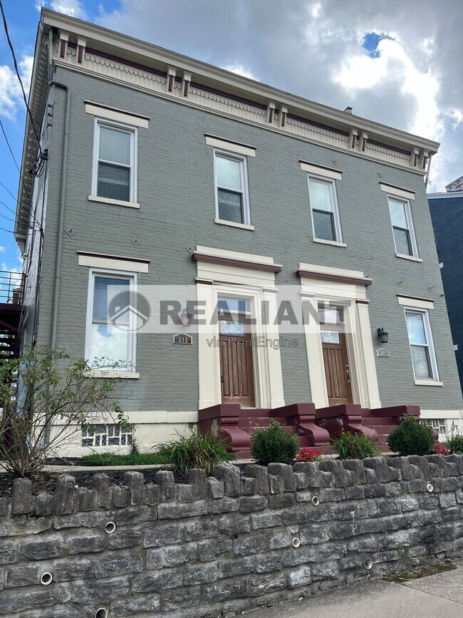 Foto del edificio - 115 E 8th St
