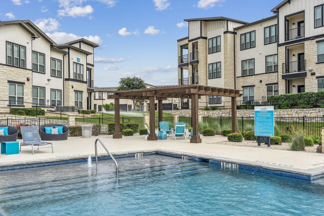 Enclave Falcon Pointe apartments — community photo - Enclave Falcon Pointe