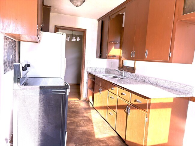 Foto del edificio - 6824 Pleasant Ave
