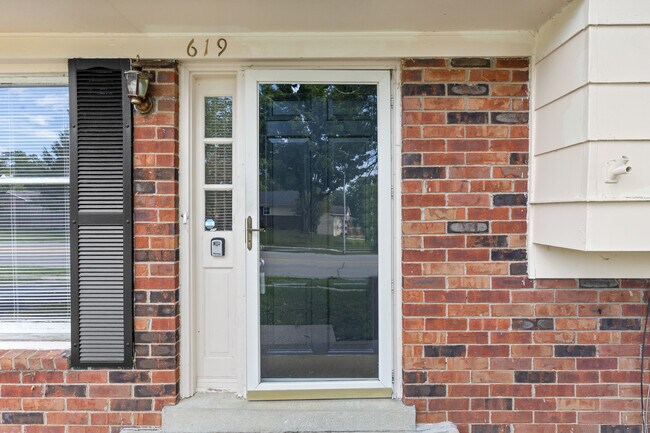 Building Photo - 619 Cromwell Way