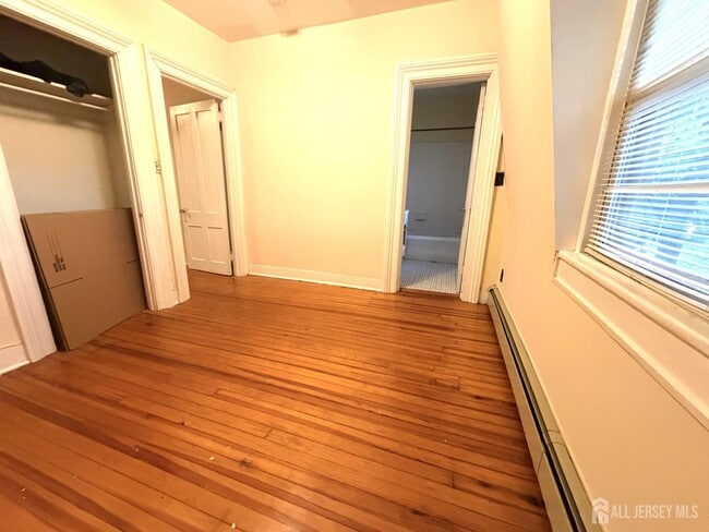 Foto del edificio - 207 Woodbridge Ave