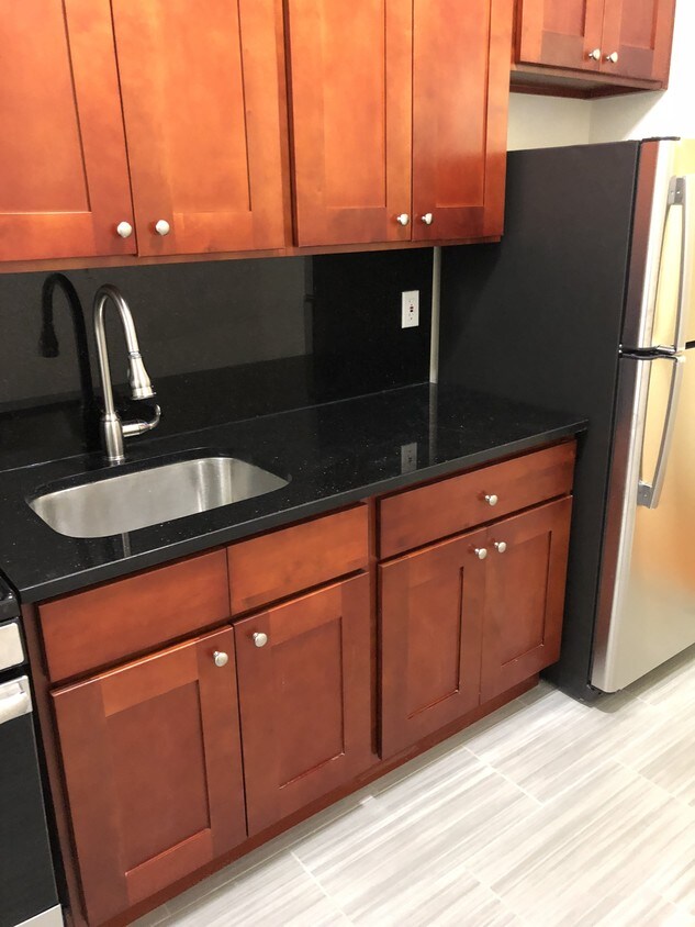 Primary Photo - Amazing 1 Bedroom Apartment in Sunnyside