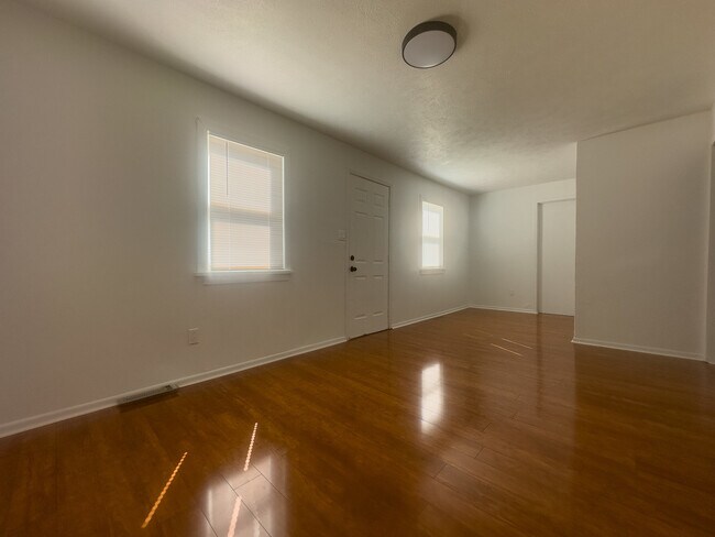 Foto del edificio - 3541 Blackstone Ave