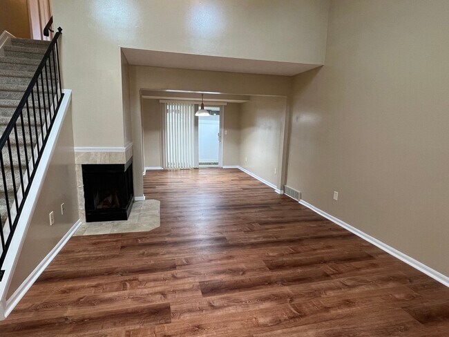 Foto del edificio - (2) bedroom Town-House w/ new Dining Room ...