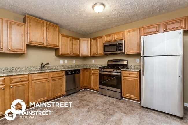 Building Photo - 2490 Deerfield Dr
