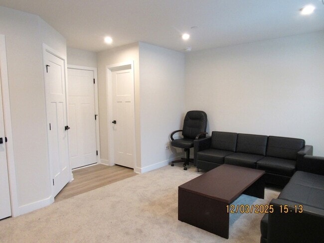 Foto del edificio - 155 Canterbury Way