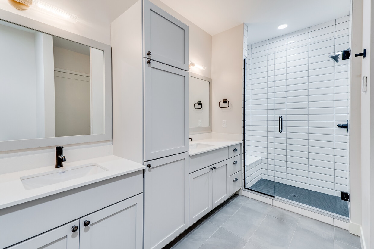 Primary Photo - The Lorient