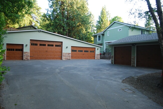 Building Photo - 4030 SW Dolph Ct