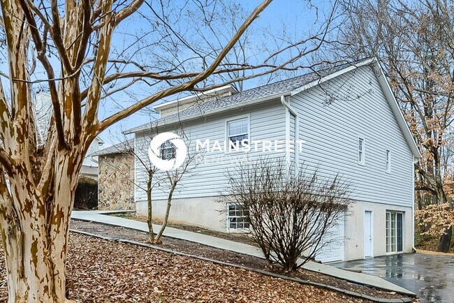 Foto del edificio - 4 Bedroom Pet-Friendly Home in Winston-Salem, NC with Main Street Renewal