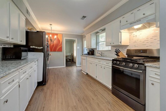 Foto del edificio - 1306 Bridle Spur Ln