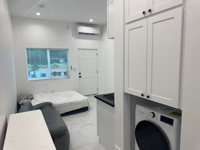 Foto del edificio - 4525 Dunsmore Ave