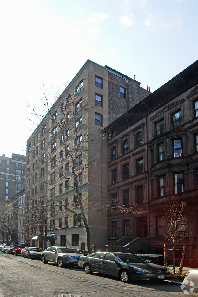 Building Photo - 28 W 69th St