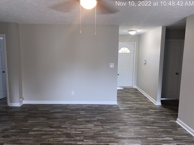 Foto del edificio - 640 Sugaridge Ln